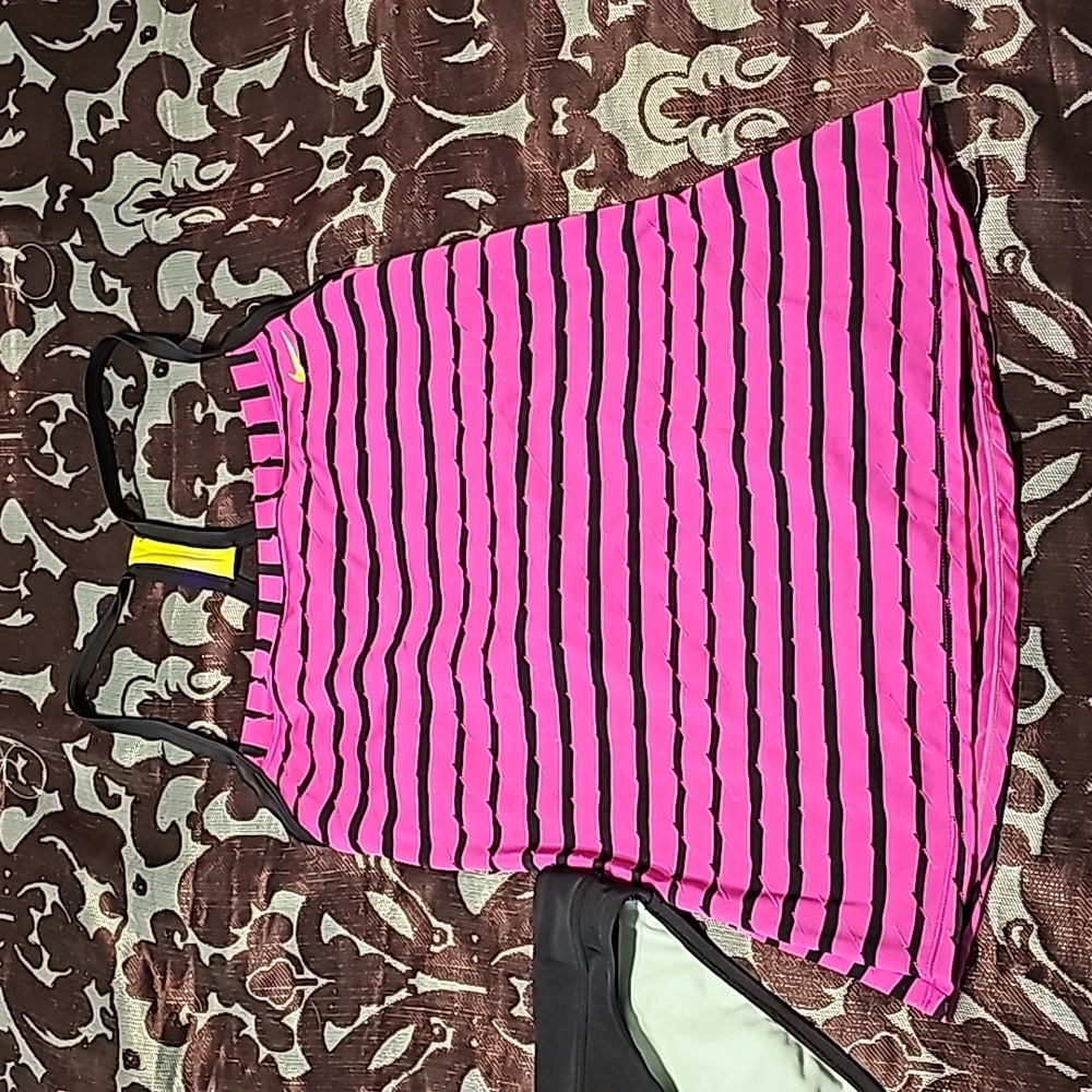 Womens two piece NIKE swimsuit. Very pretty great condition. Sz 14